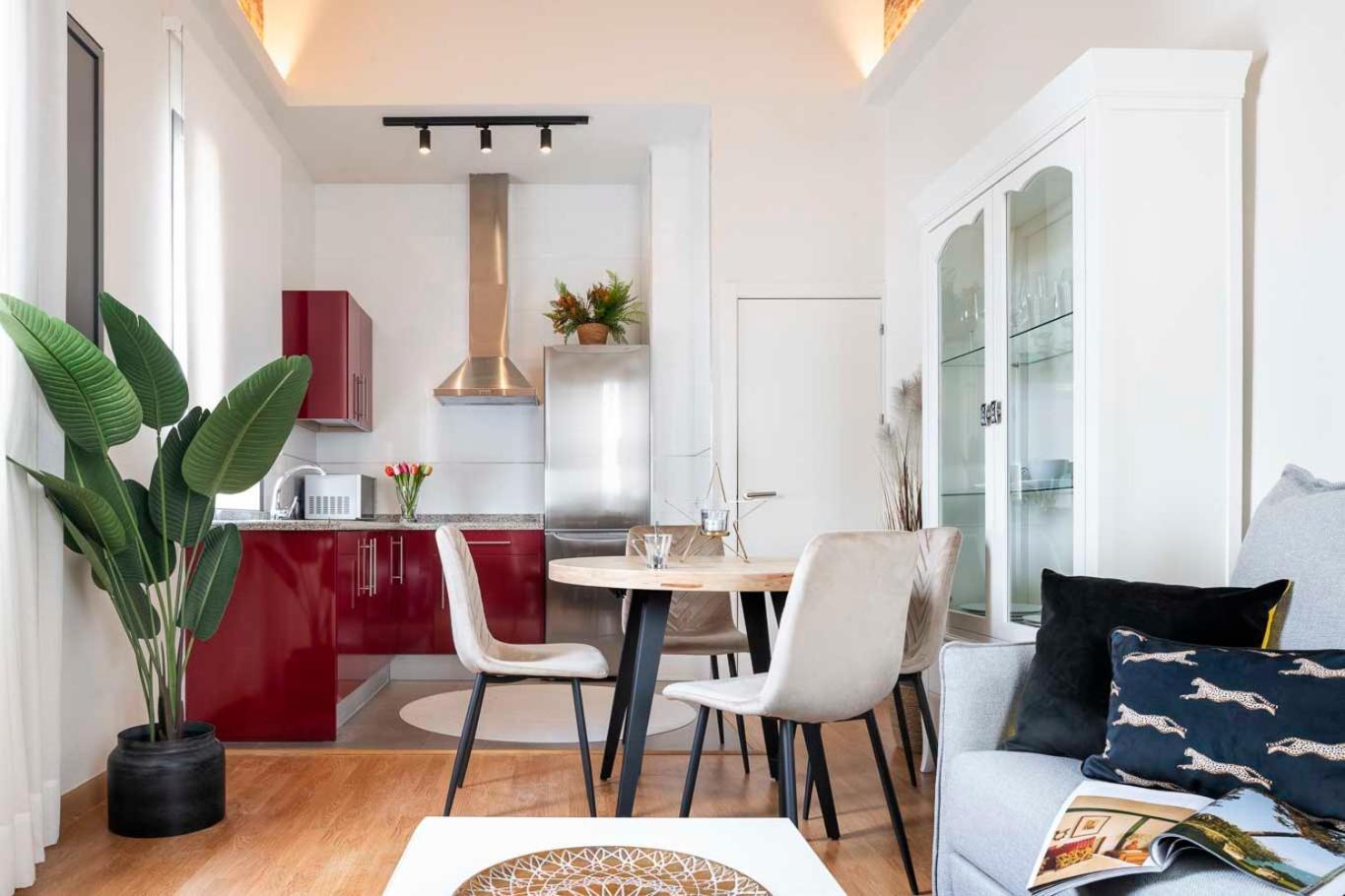 סביליה Apartamento Familiar Nuevo De Diseno En La Mejor Zona De Triana, Parking Included מראה חיצוני תמונה